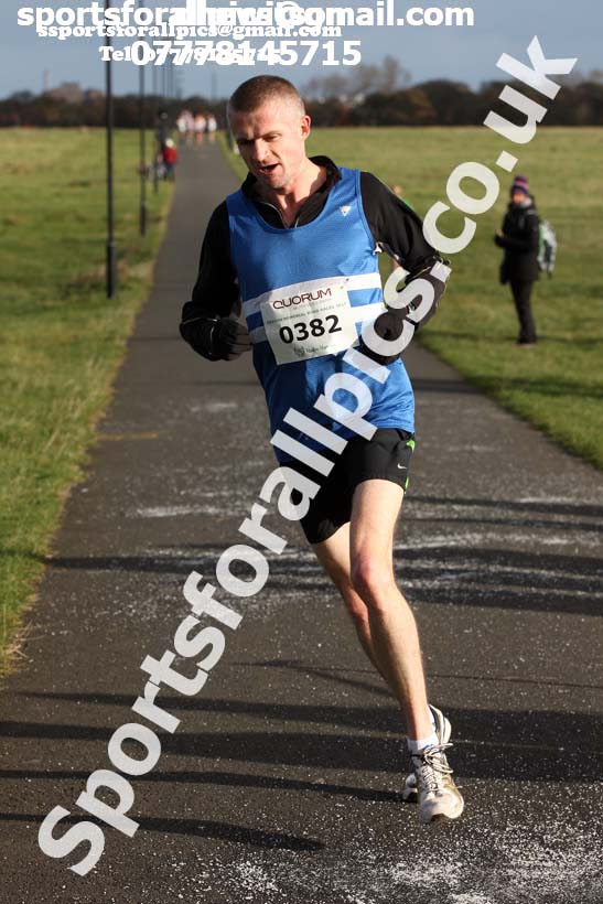 Senior mens and womens Heaton Harriers Memorial 10k Road Race, Newcastle. Photo:  David T. Hewitson/Sports for All Pics